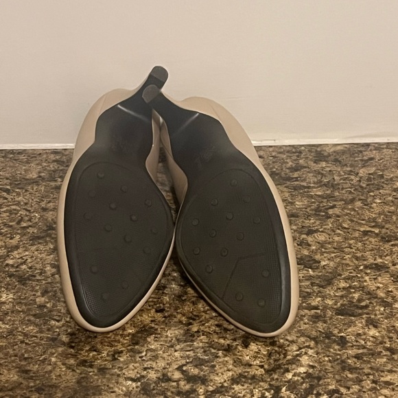 Life Stride Parisian Cream Kiddy Elegant Women's Pumps size 7.5 - Picture 6 of 7